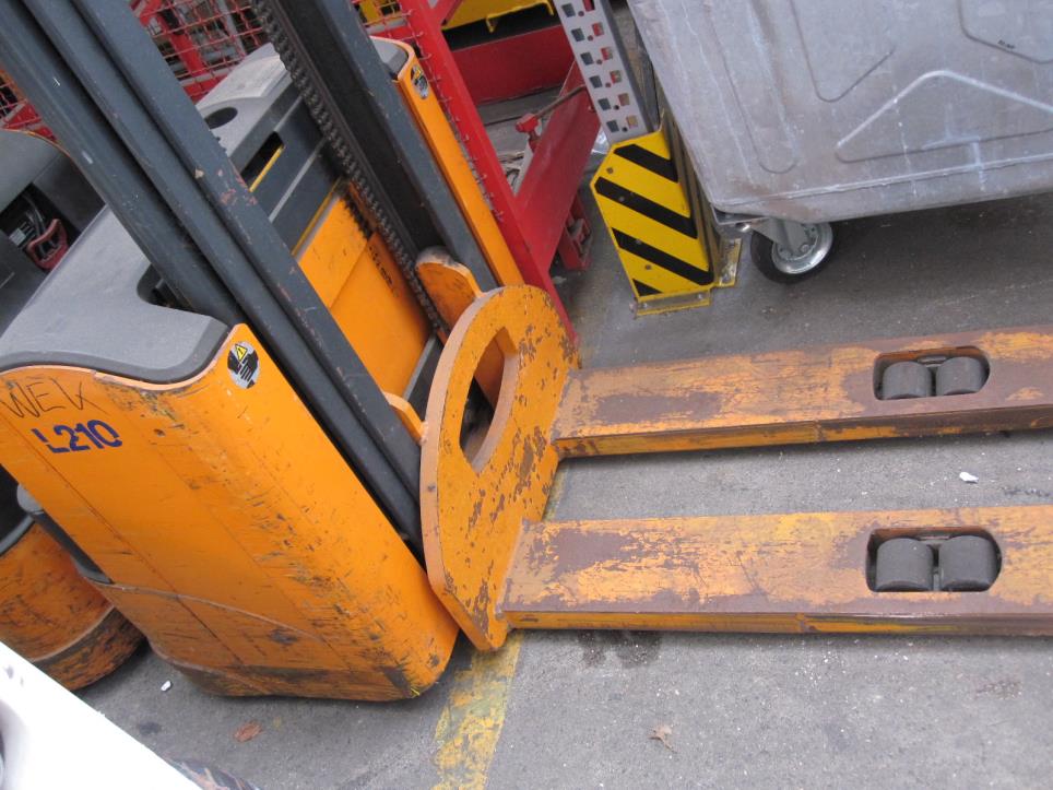 Gepflegte Flurförderfahrzeuge-9